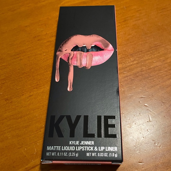 🎉HP🎉Kylie Jenner Matte Lip Kit One Wish 👄 - Picture 3 of 16